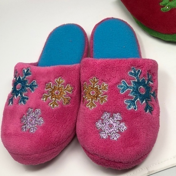 𝅺3 pairs Holiday winter Christmas house slippers - Picture 3 of 8